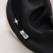 Load image into Gallery viewer, Tiny Northern Star Threadless Pushpin • Whimsigoth Cartilage Earring • Dainty Tragus Labret • Sparkly Conch Piercing • Gold Screwback Stud