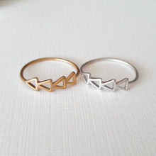 Load image into Gallery viewer, Triangle Line Ring - Origami Jewels