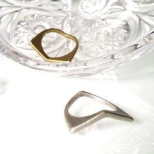 Load image into Gallery viewer, Geometric Chevron Ring - Origami Jewels