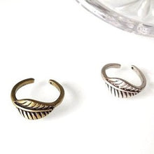 Load image into Gallery viewer, Leaf Midi Ring - Origami Jewels