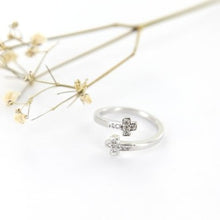 Load image into Gallery viewer, Criss Cross Ring - Origami Jewels