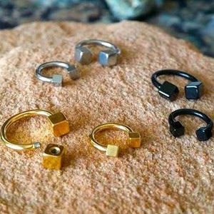 16g Horseshoe Ring with Cube ends - Origami Jewels