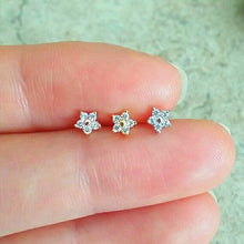 Load image into Gallery viewer, Mini flower cartilage earring, 4mm flower threadless labret, small tragus barbell, conch flower stud, tiny flower 18g 20g push pin flat back