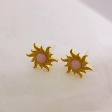Load image into Gallery viewer, Gold Sun necklace