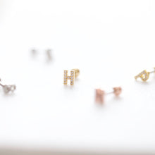 Load image into Gallery viewer, Tiny Name Cartilage Threadless Labret, alphabet tragus earring, mini letter Tragus earring, word earlobe, trendy birthday bridesmaids gift