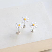 Load image into Gallery viewer, 20g White Flower Earring • Internally Threaded Conch Stud • Floral Flatback • Dainty Conch Stud • Trendy Lobe Piercing • Comfortable Wear