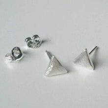 Load image into Gallery viewer, Scratched Triangle Studs - Origami Jewels