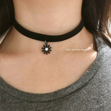 Load image into Gallery viewer, Flower Choker - Origami Jewels