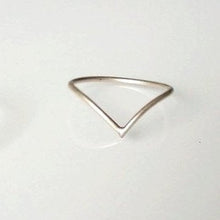 Load image into Gallery viewer, Chevron Band Ring - Origami Jewels