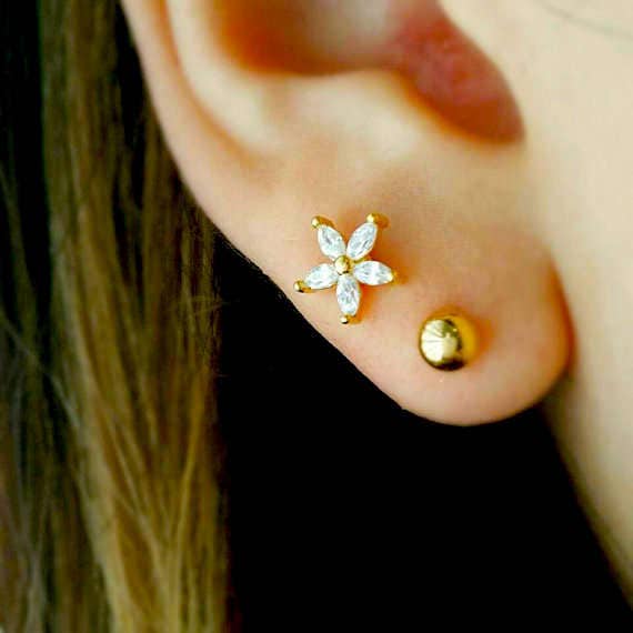 CZ flower cartilage earring, mini flower threadless labret, elegant tragus barbell, conch stud, flower studs, tiny flower cartilage earring