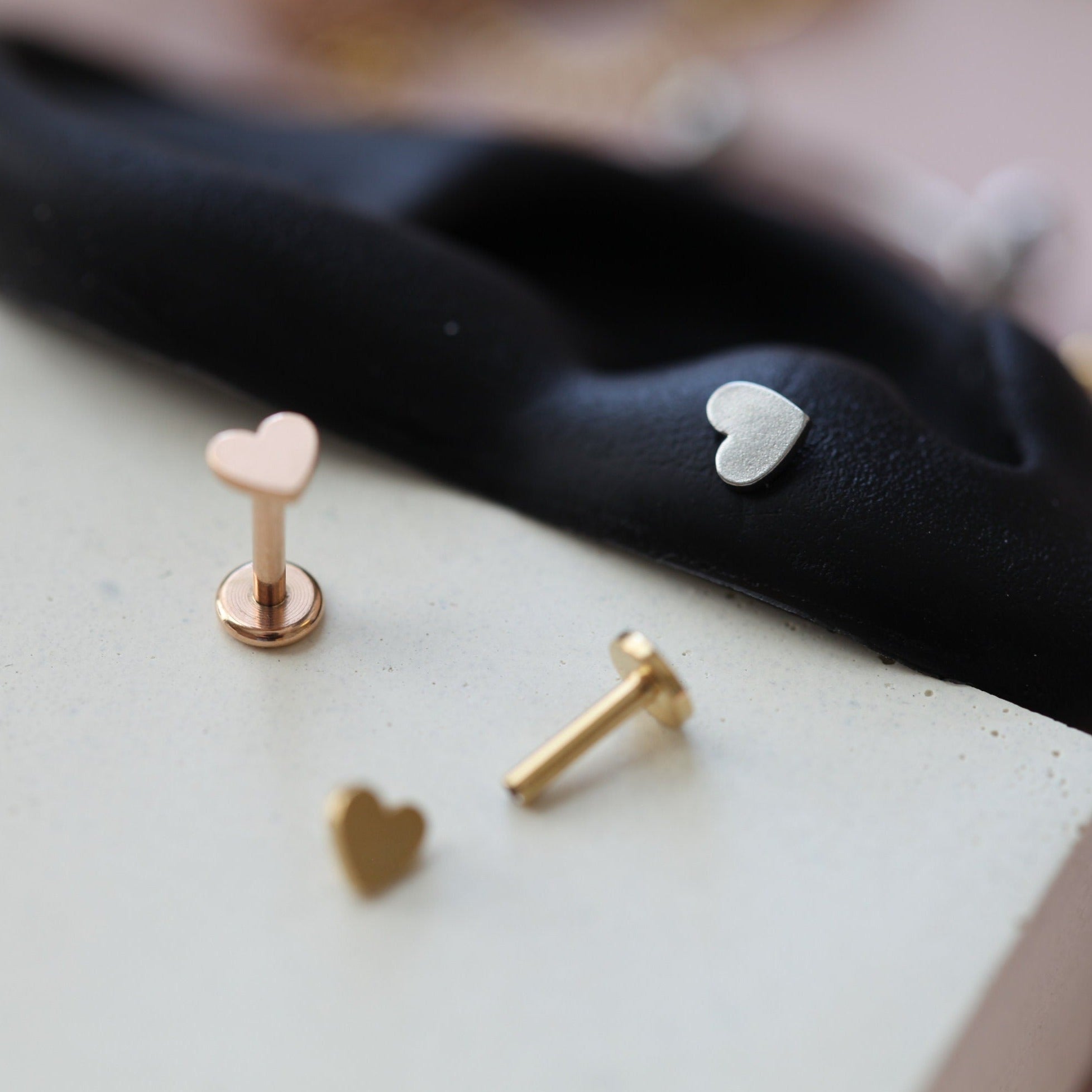 16g Internally Threaded Heart Labret - Main Image