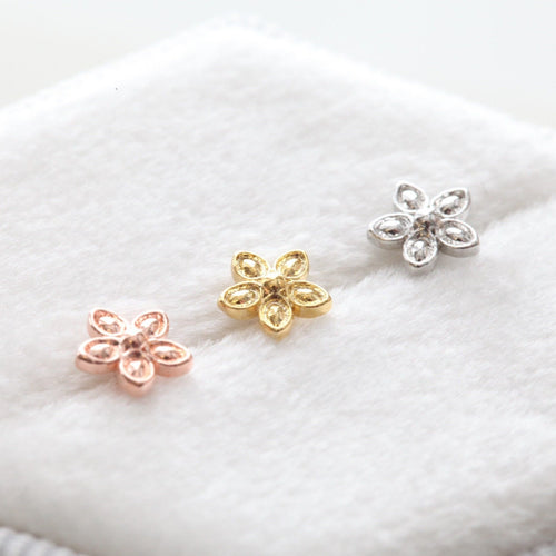 Matte Flower Cartilage Stud • Floral Conch Earring • 18g Flat Back Tragus Earring • No Stones Medusa Ring • Silver Flower Threadless Labret